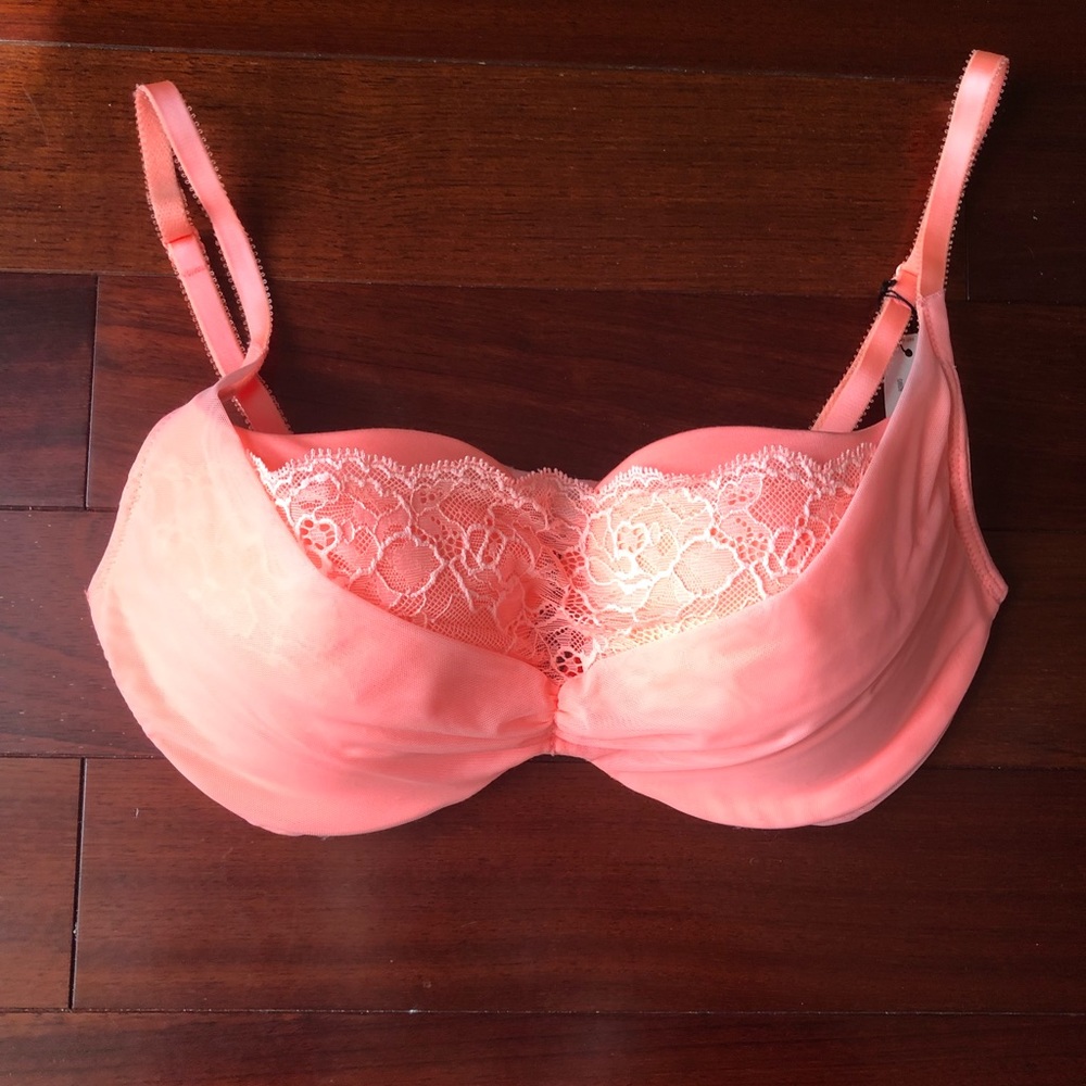 NWT Victoria’s Secret Push Up Bra! 🍑